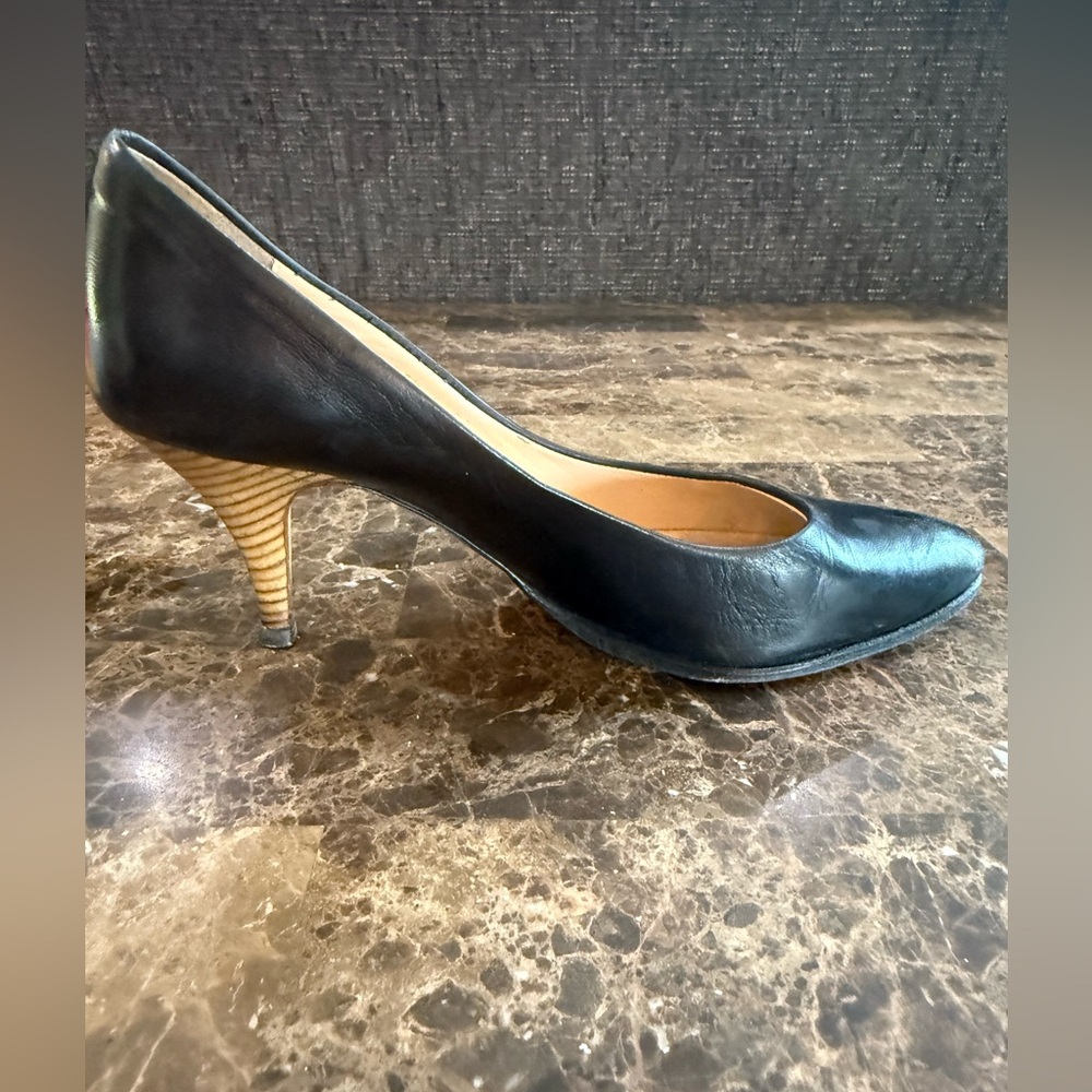 Giuseppe Zanotti. Black Leather Heels with Wooden Heel. Size 35.5.